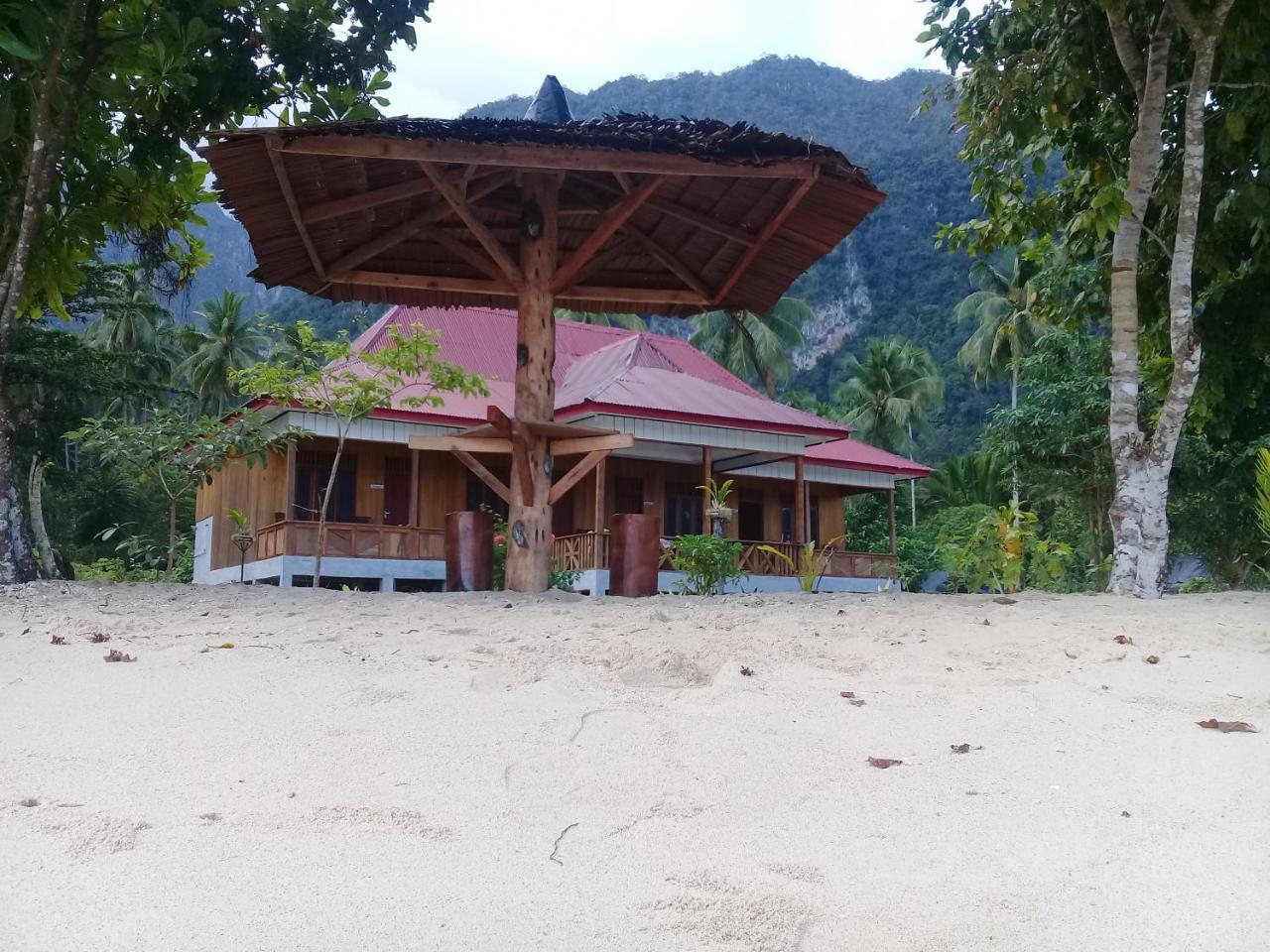 Nusa Nalan Beach Resort Rumah Olat エクステリア 写真